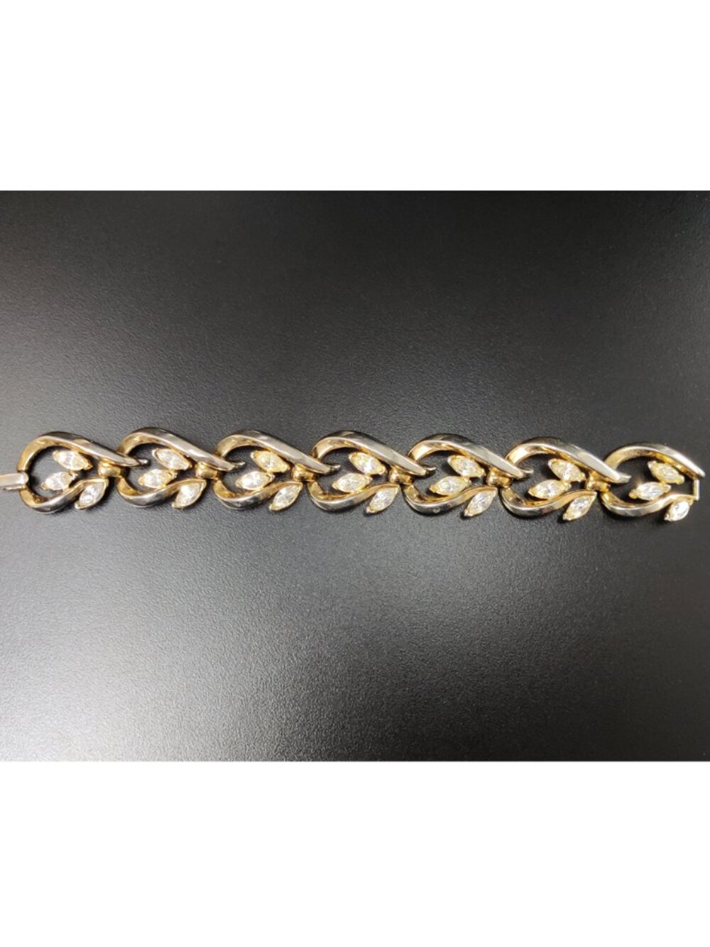 Vintage Signed 50s Crown Trifari Gold Plated Alloy Bracelet Marquise Leaf Scroll - Picture 2 of 5